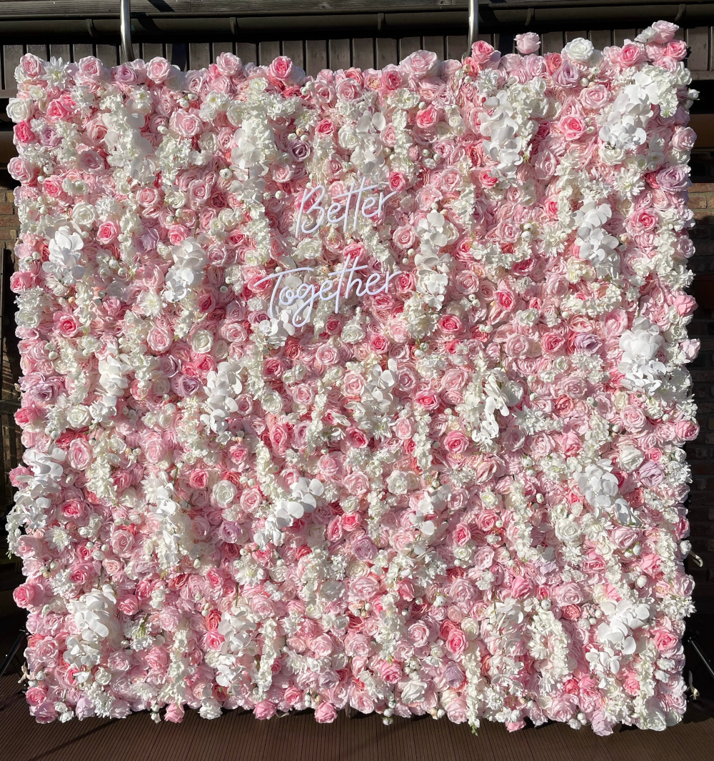 Bildwerk WeissRosaBlumenwand 240x240 cropped 1000